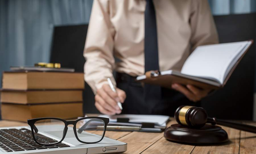 What Does a Workers’ Compensation Lawyer Do?