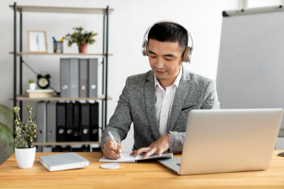 How Online Executive Coaching Differs From Traditional Training